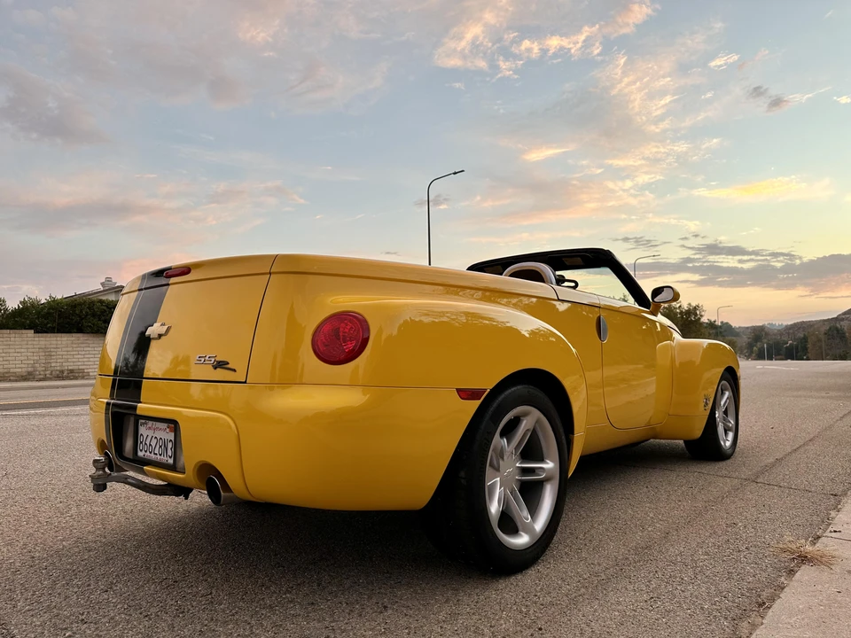 2004 Chevrolet SSR - Image 16 of 31