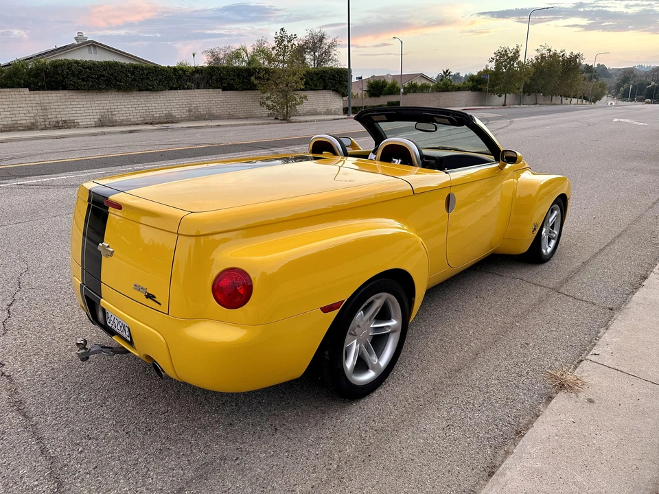 2004 Chevrolet SSR - Image 17 of 31