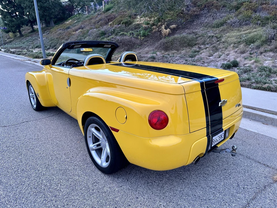 2004 Chevrolet SSR - Image 12 of 31