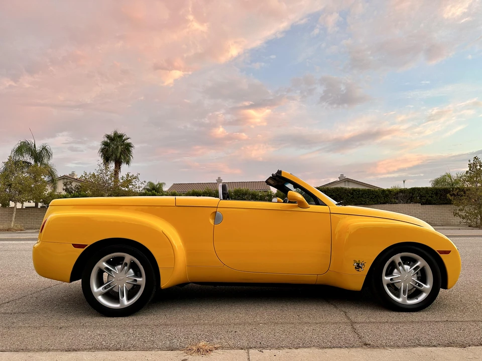 2004 Chevrolet SSR - Image 19 of 31
