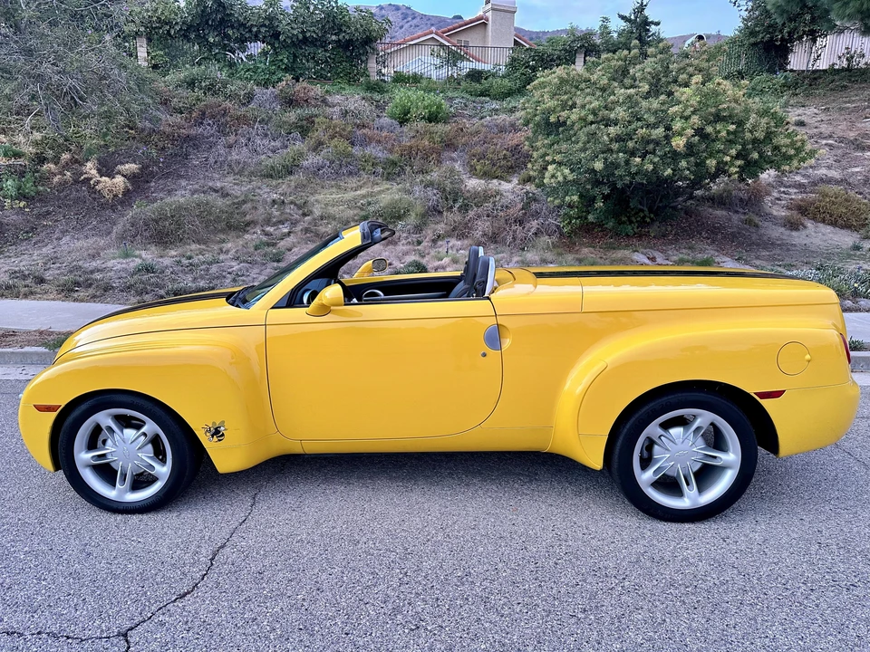 2004 Chevrolet SSR - Image 9 of 31