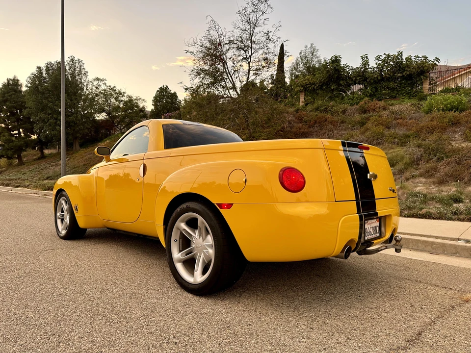 2004 Chevrolet SSR - Image 30 of 31