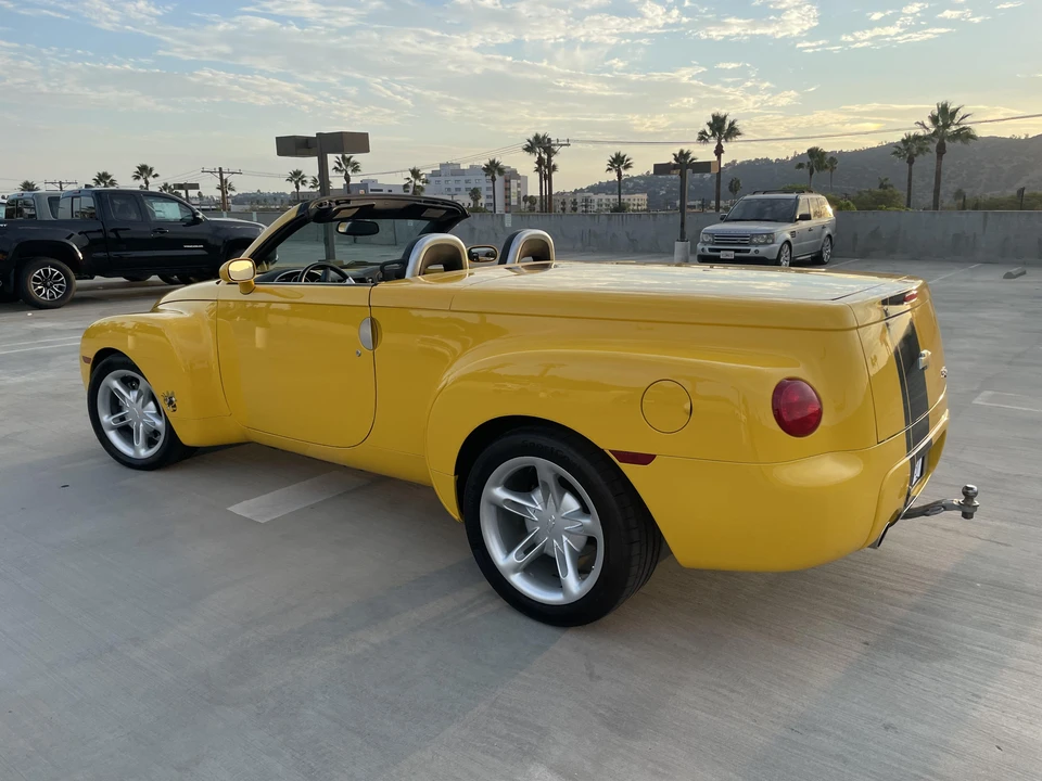 2004 Chevrolet SSR - Image 11 of 31