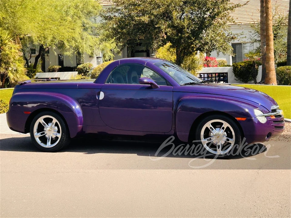 2004 Chevrolet SSR - Image 2 of 5