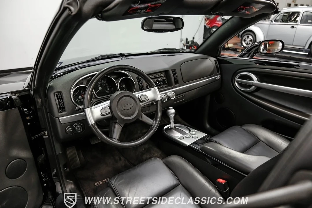 2004 Chevrolet SSR - Image 5 of 21