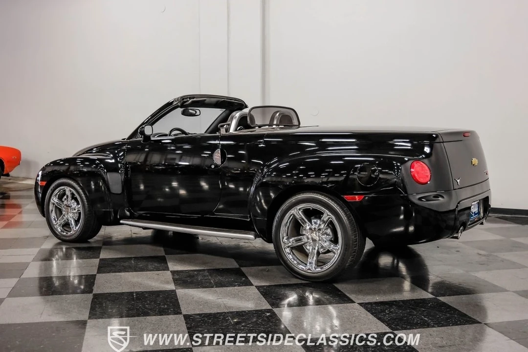 2004 Chevrolet SSR - Image 8 of 21