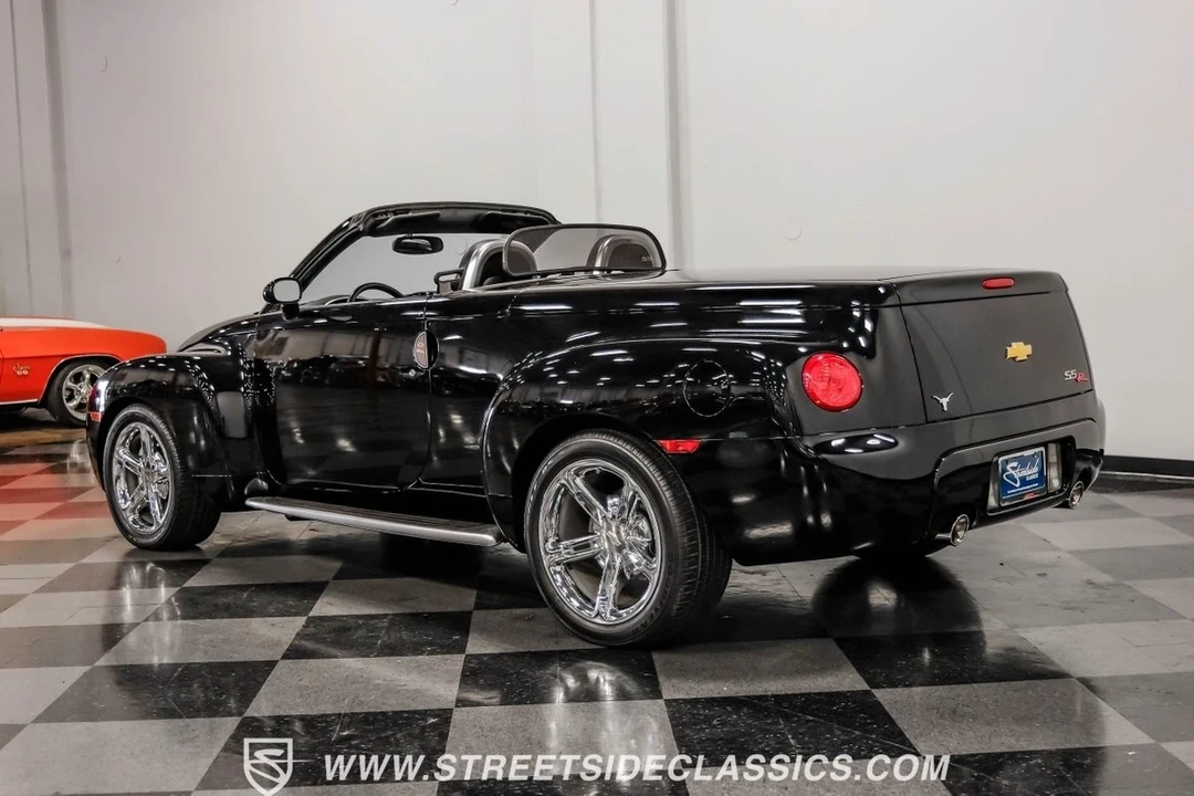 2004 Chevrolet SSR - Image 9 of 21