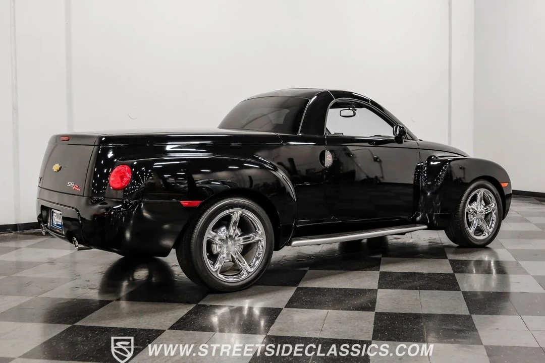 2004 Chevrolet SSR - Image 13 of 21