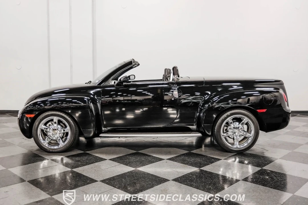2004 Chevrolet SSR - Image 3 of 21
