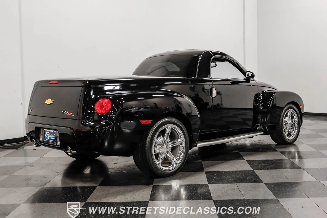 2004 Chevrolet SSR - Image 12 of 21