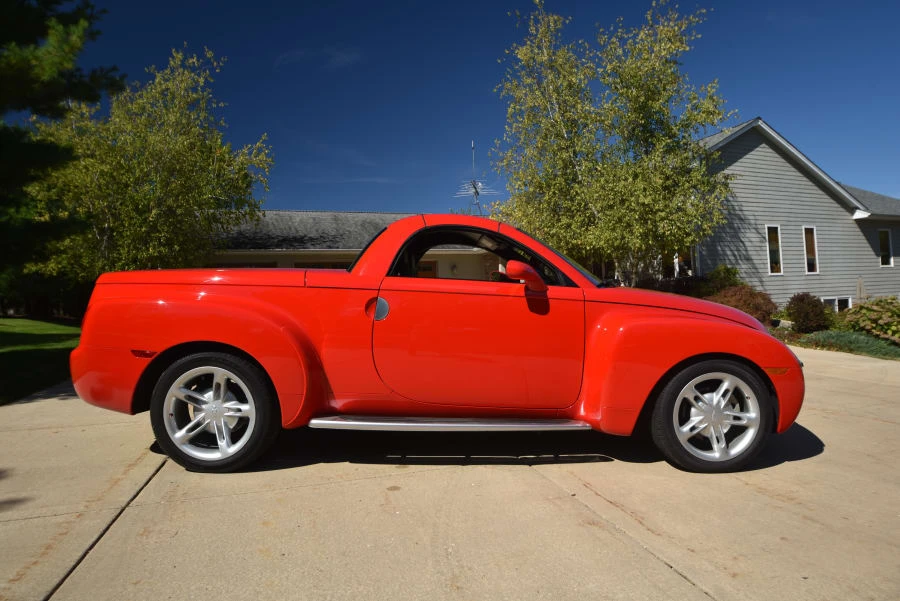 2004 Chevrolet SSR - Image 5 of 9