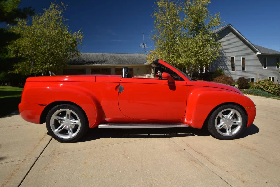 2004 Chevrolet SSR - Image 8 of 9