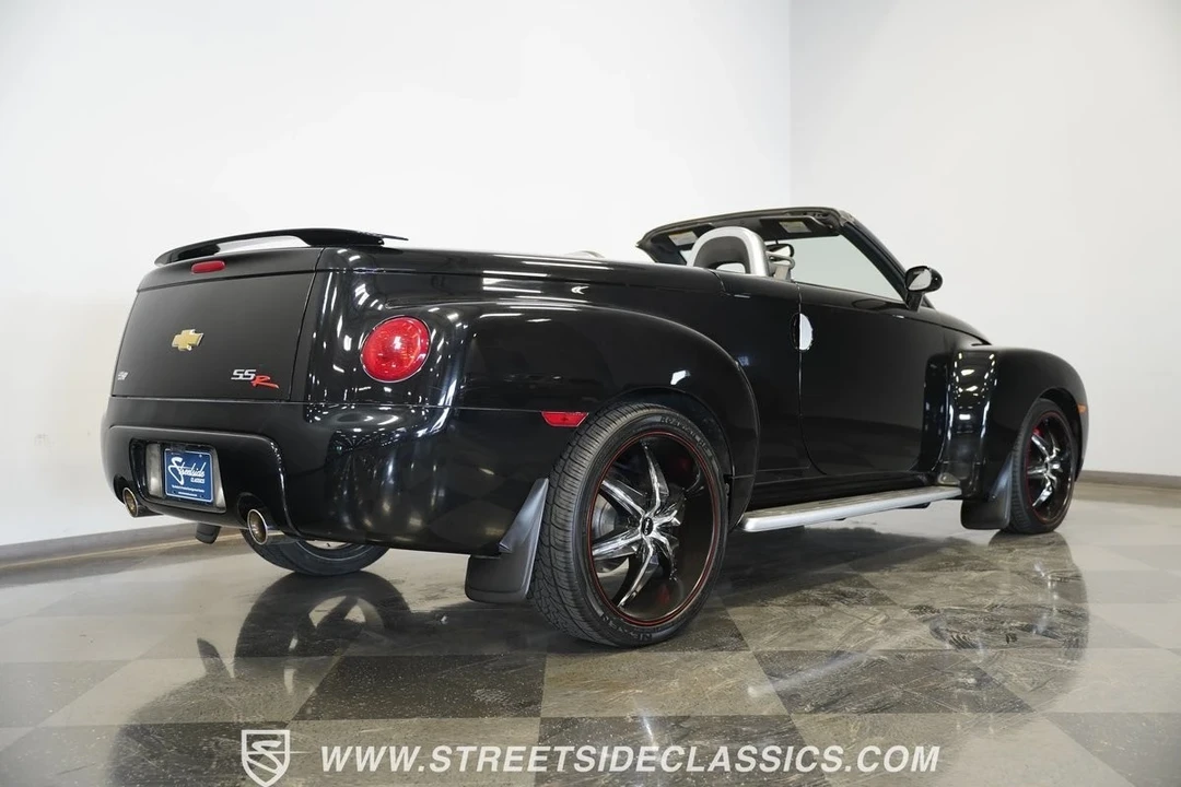 2004 Chevrolet SSR - Image 18 of 21