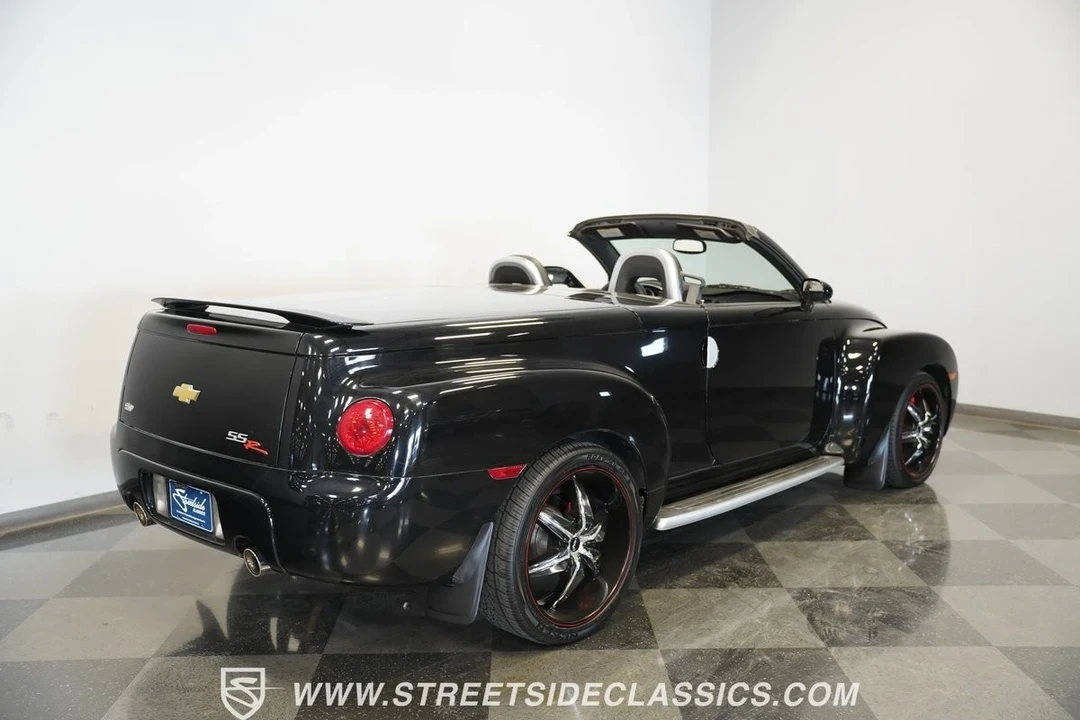 2004 Chevrolet SSR - Image 19 of 21