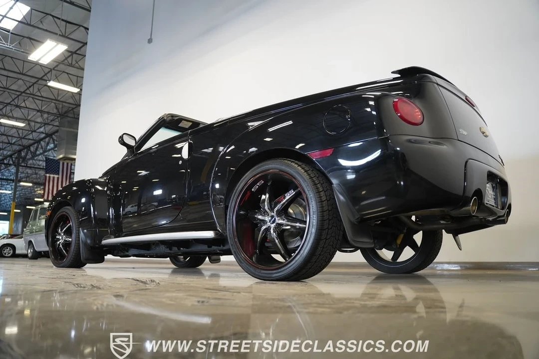 2004 Chevrolet SSR - Image 13 of 21