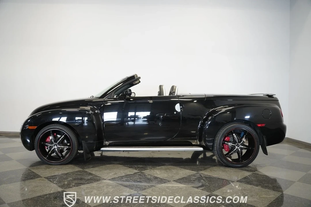 2004 Chevrolet SSR - Image 3 of 21
