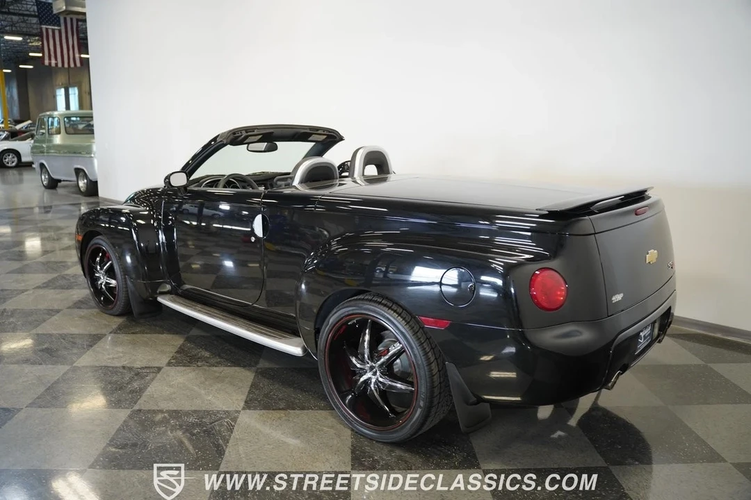 2004 Chevrolet SSR - Image 15 of 21
