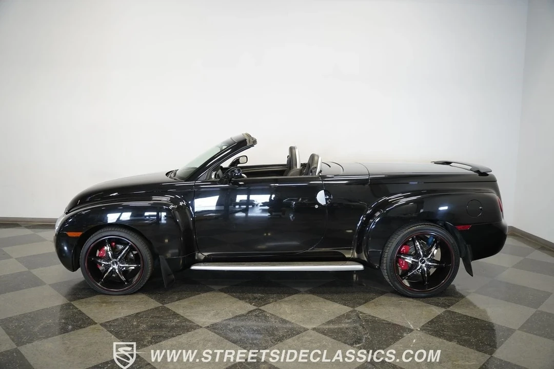 2004 Chevrolet SSR - Image 12 of 21