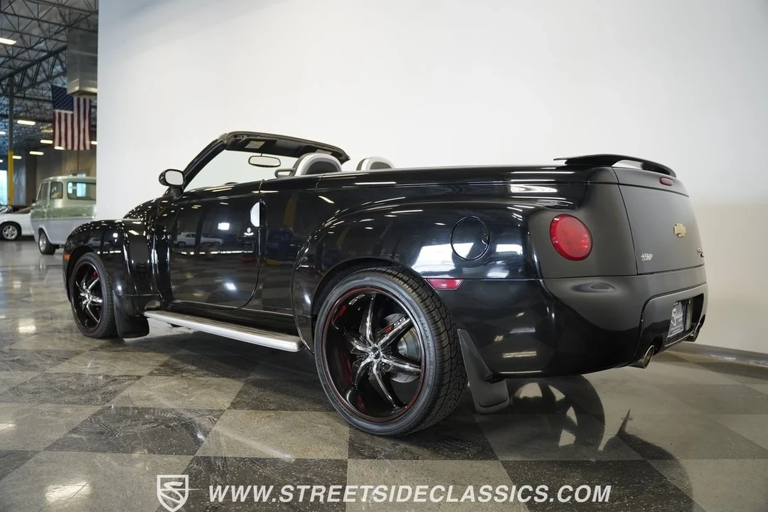 2004 Chevrolet SSR - Image 14 of 21