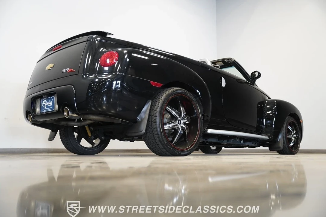 2004 Chevrolet SSR - Image 17 of 21