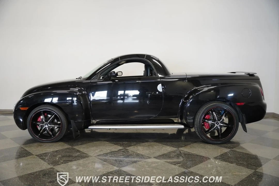2004 Chevrolet SSR - Image 11 of 21