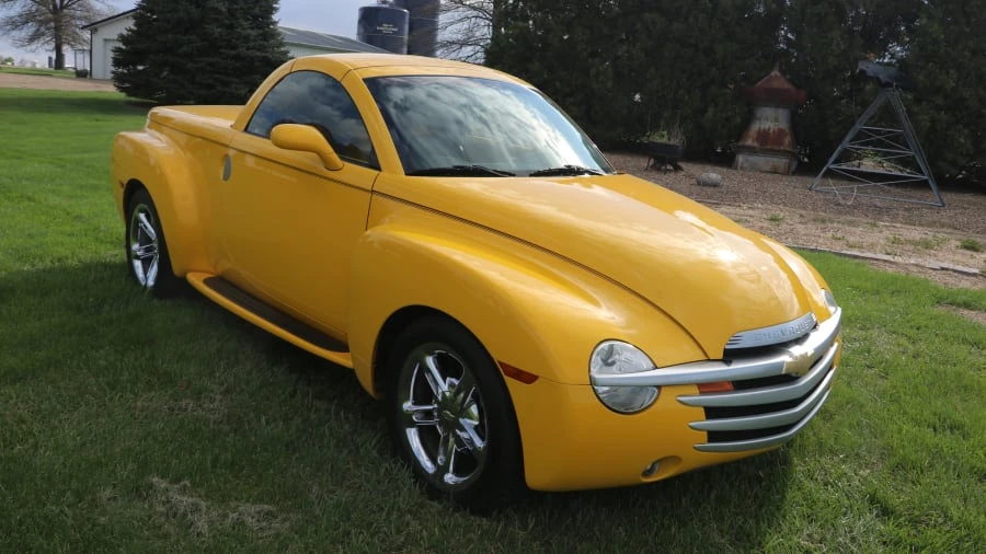 2004 Chevrolet SSR - Image 9 of 15