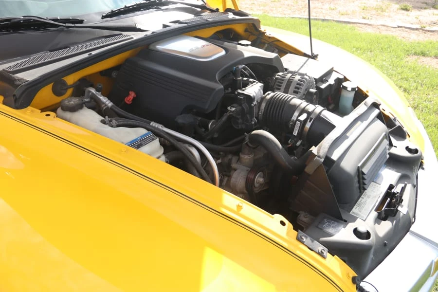 2004 Chevrolet SSR - Image 15 of 15