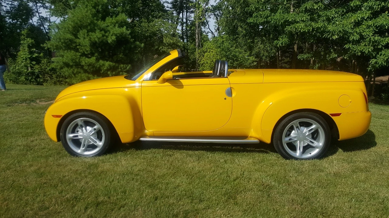 2004 Chevrolet SSR - Image 6 of 7