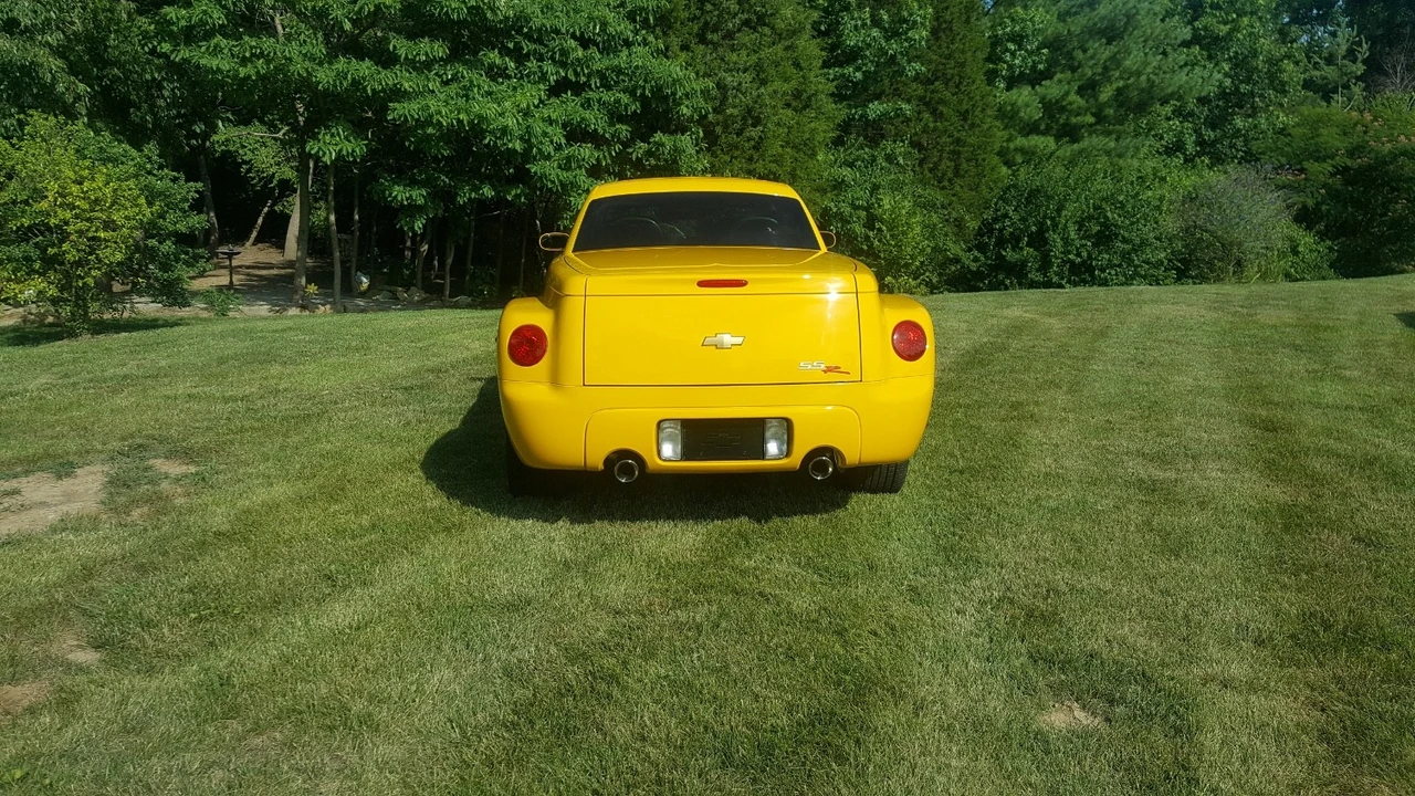 2004 Chevrolet SSR - Image 4 of 7