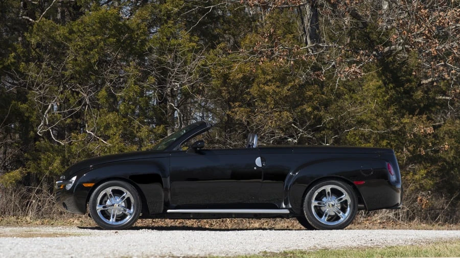 2004 Chevrolet SSR - Image 2 of 20