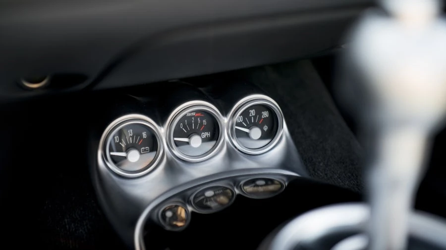 2004 Chevrolet SSR - Image 9 of 20