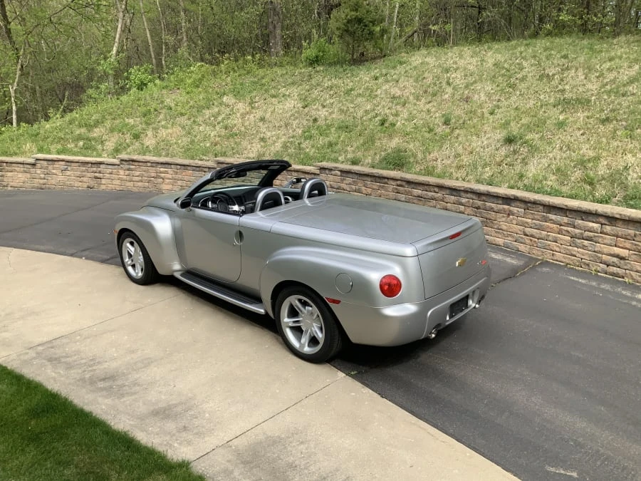 2004 Chevrolet SSR - Image 2 of 14