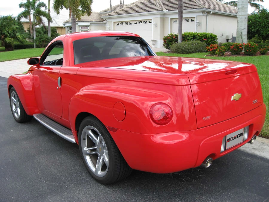 2004 Chevrolet SSR - Image 2 of 7