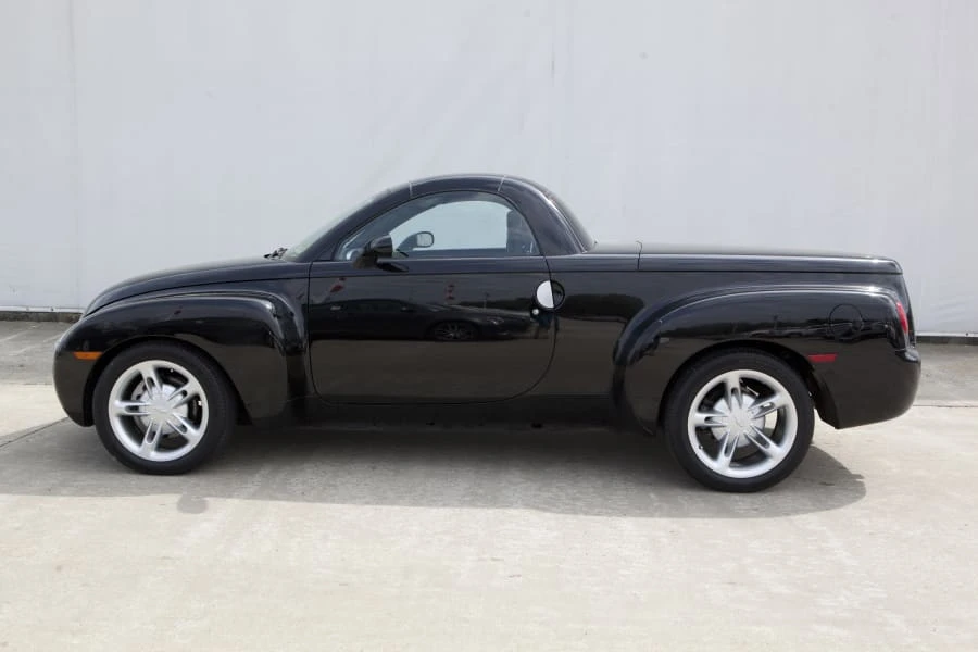 2004 Chevrolet SSR - Image 2 of 12