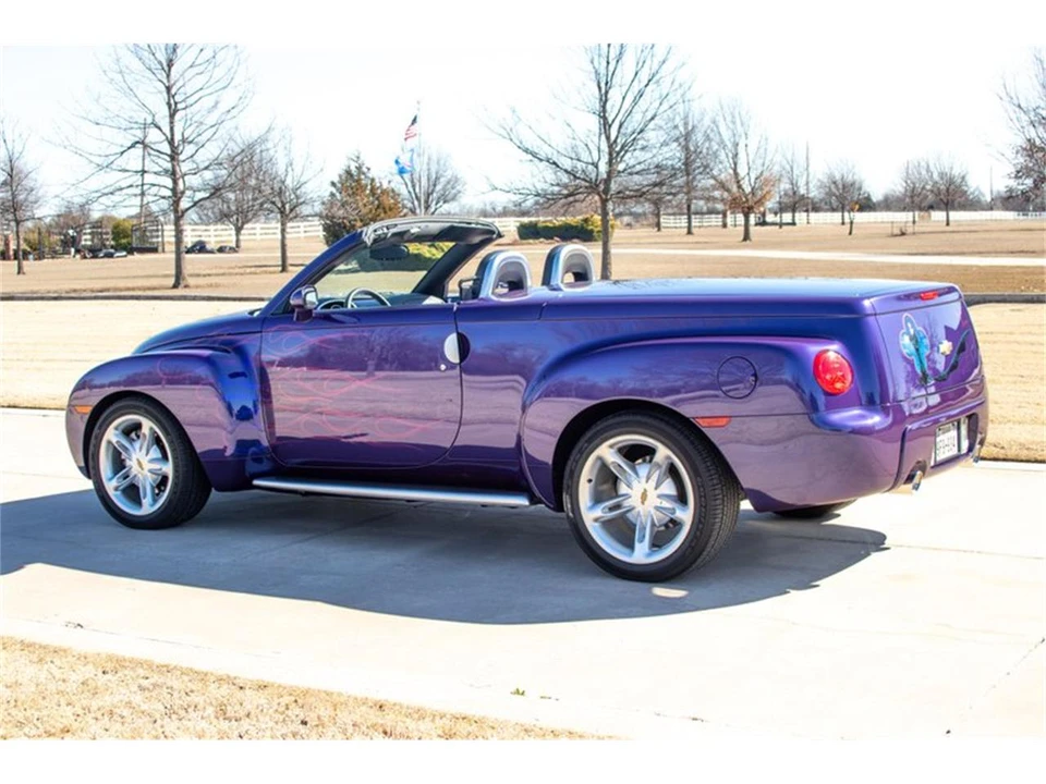 2004 Chevrolet SSR - Image 7 of 31