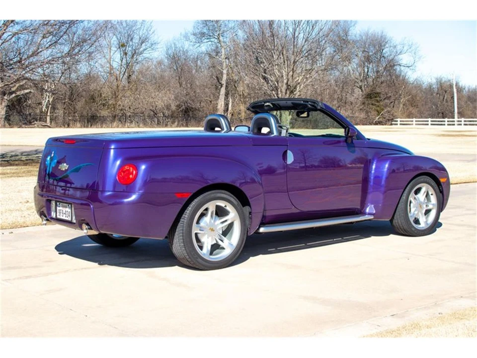2004 Chevrolet SSR - Image 12 of 31