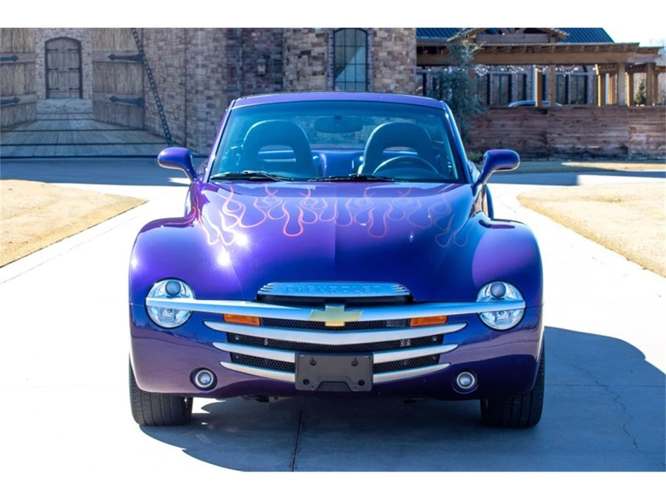 2004 Chevrolet SSR - Image 2 of 31