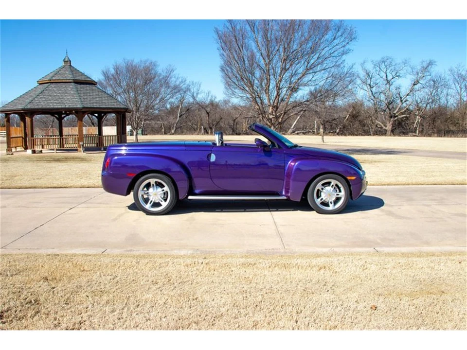 2004 Chevrolet SSR - Image 15 of 31