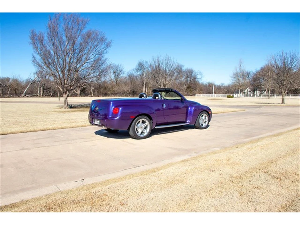 2004 Chevrolet SSR - Image 13 of 31