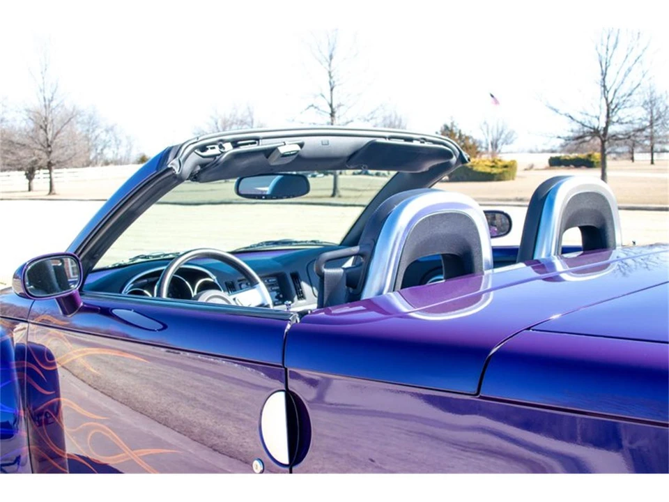 2004 Chevrolet SSR - Image 22 of 31