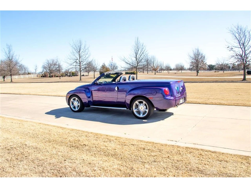 2004 Chevrolet SSR - Image 8 of 31