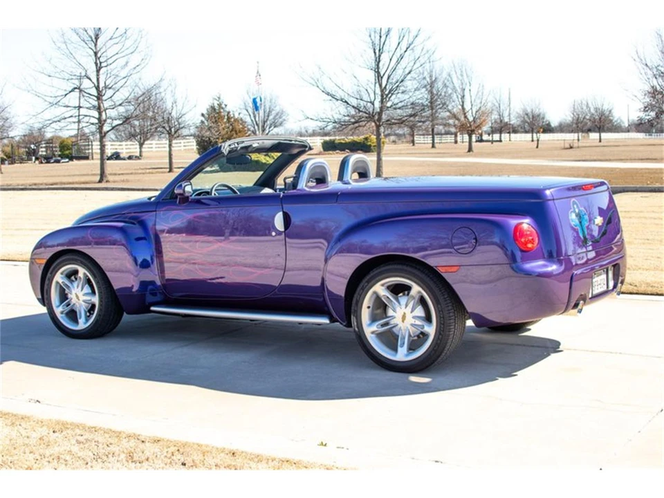 2004 Chevrolet SSR - Image 9 of 31