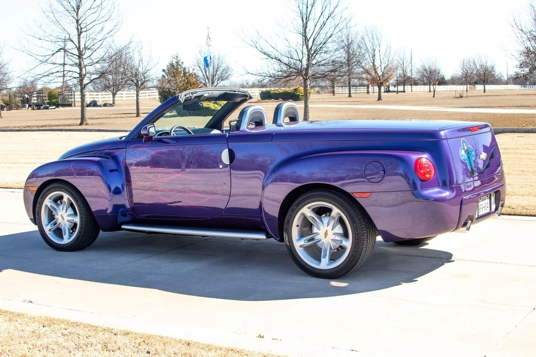2004 Chevrolet SSR - Image 9 of 21