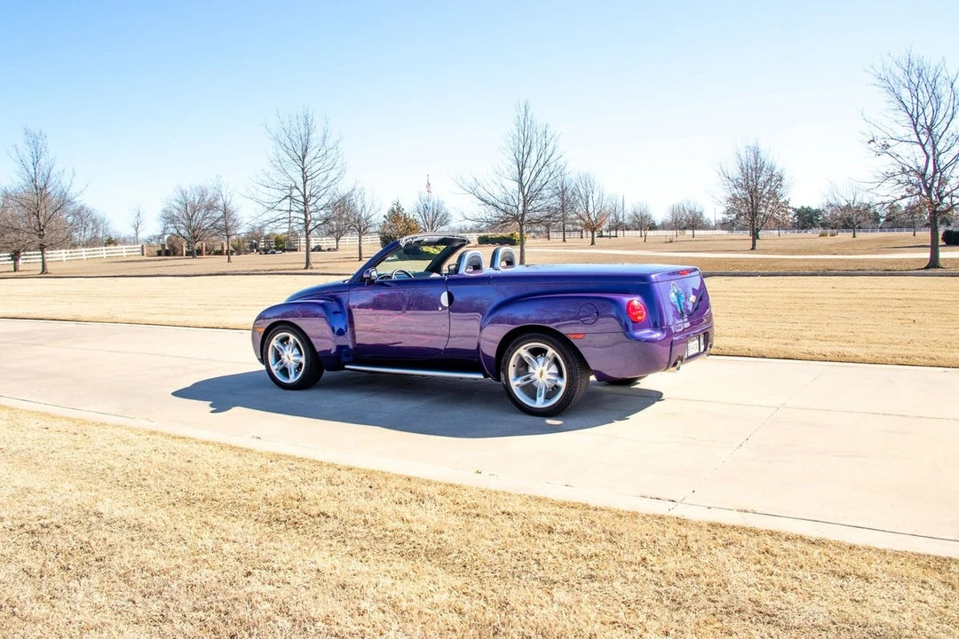2004 Chevrolet SSR - Image 8 of 31