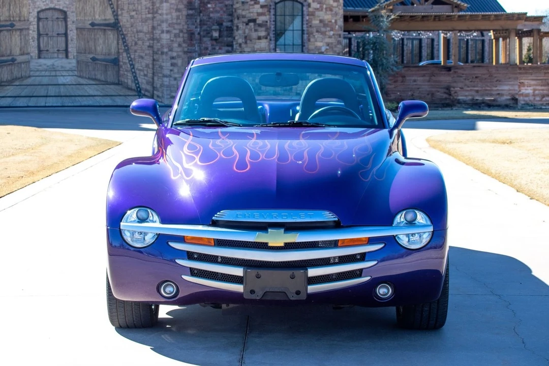 2004 Chevrolet SSR - Image 2 of 31