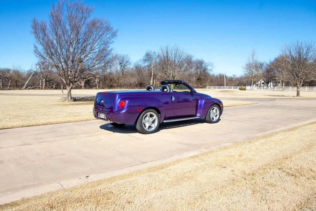 2004 Chevrolet SSR - Image 13 of 31