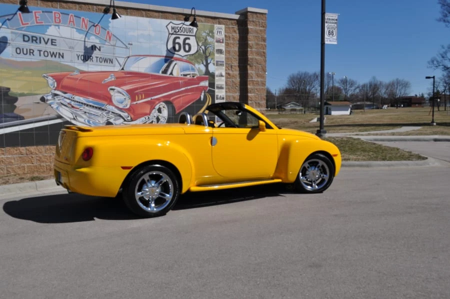2004 Chevrolet SSR - Image 2 of 7