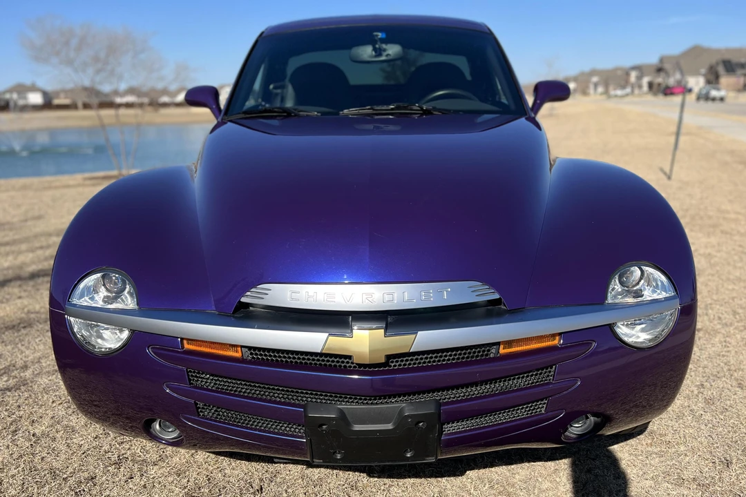 2004 Chevrolet SSR - Image 2 of 31
