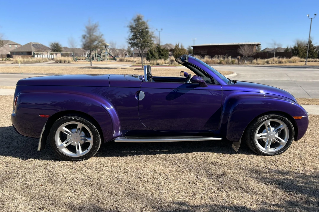 2004 Chevrolet SSR - Image 3 of 31