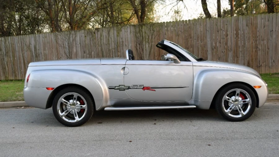 2004 Chevrolet SSR - Image 2 of 11